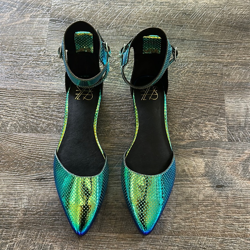 🪲YES brand iridescent flats
